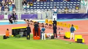 解锁体验卡，英乙比赛中裁判受伤，一球迷走下看台参与执法