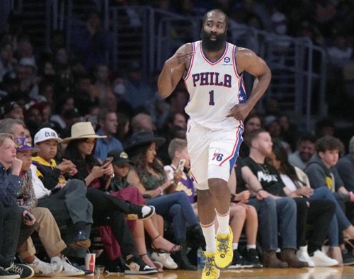 阿坎吉：我中場後衛都喜歡踢，現在還沒到爭冠關鍵時刻！.